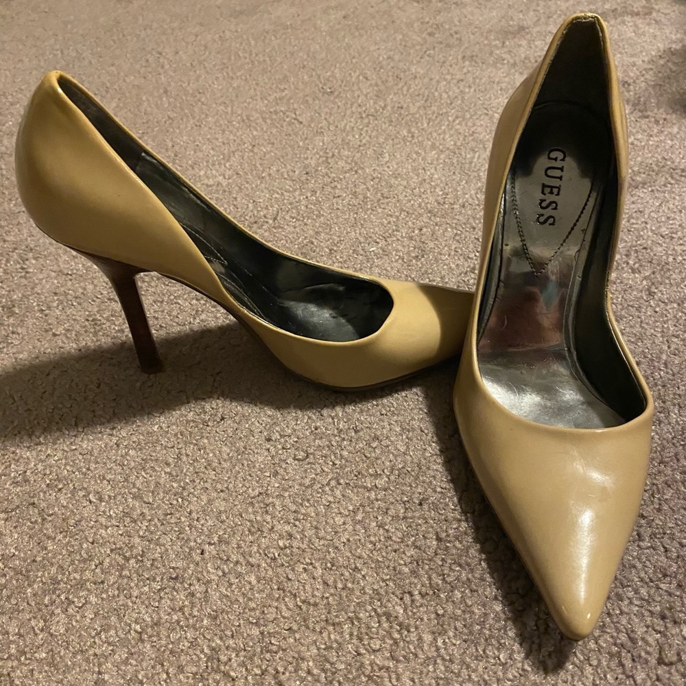 Woman’s Guess stiletto shoes size 7